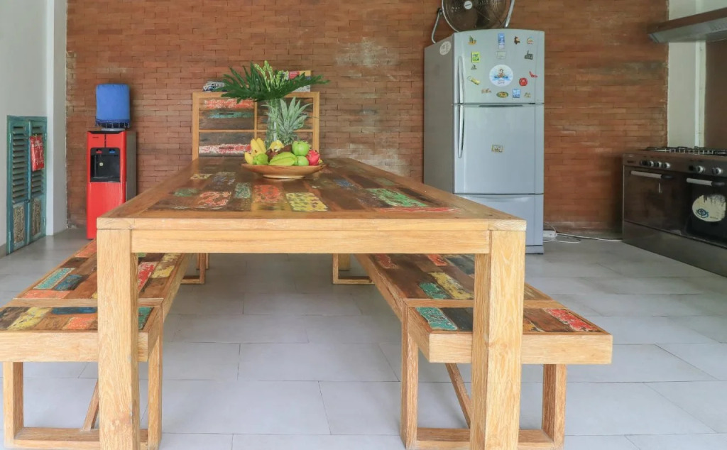 Base Guesthouse and Hostel