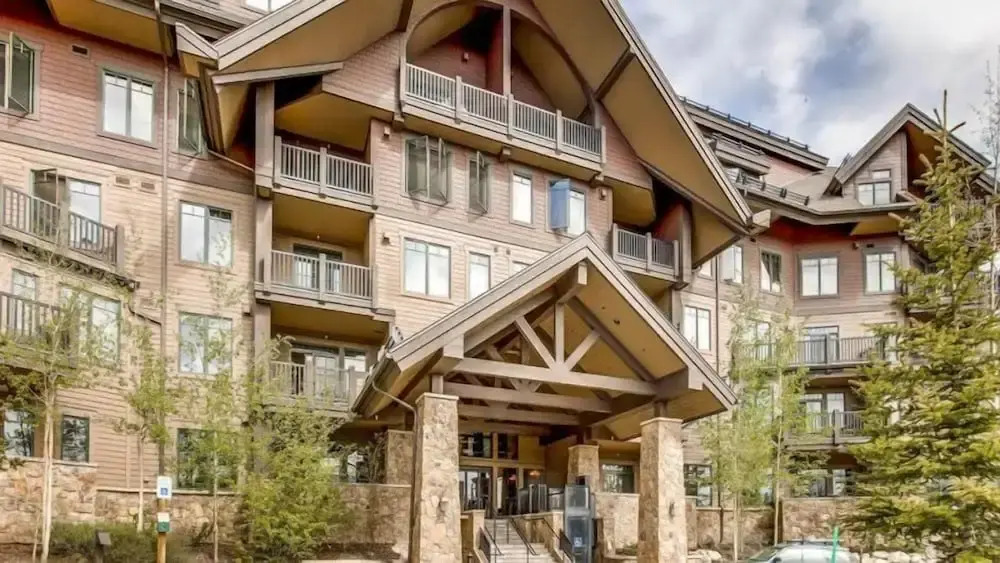 Crystal Peak Lodge 1 Bedroom Ski in, Ski out Slopeside Condo at the Base of Peak 7