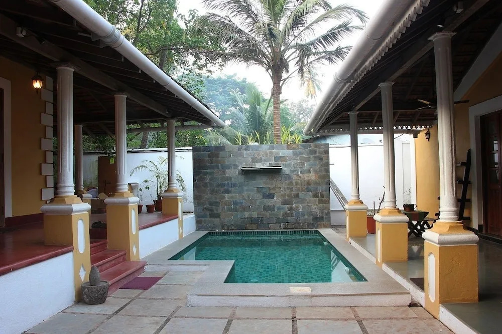 5am Somewhere - Villa Pinhero