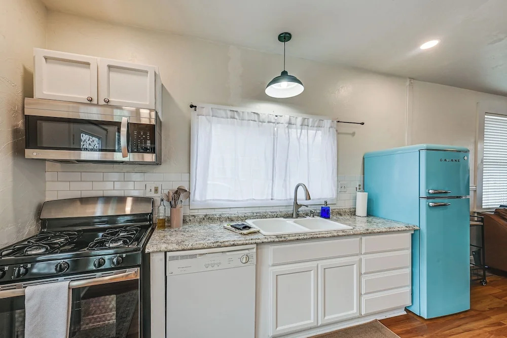 Walk to Everything! Historic Billings Home w/ Deck