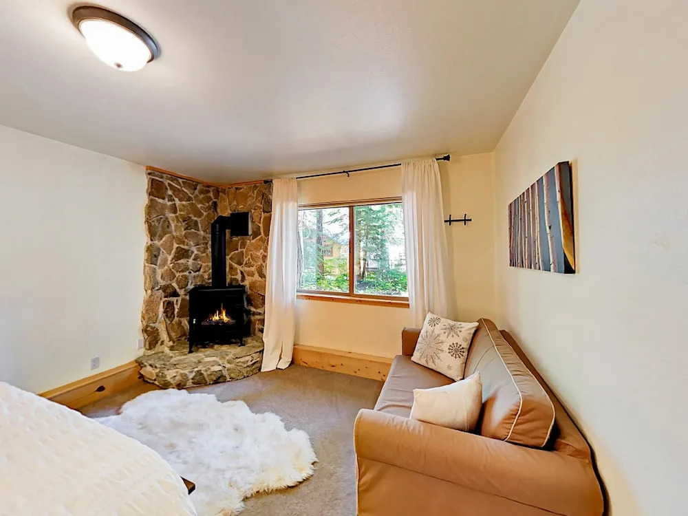 3br/2.5ba Lake  3 Bedroom Home
