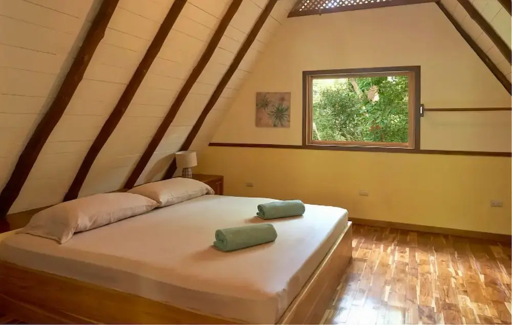 Jungle House- Natural Ocean View Cabin