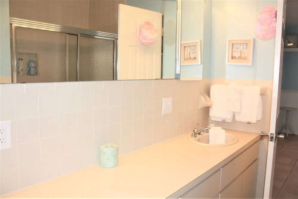 Aloha Kai - Unit 20- Beautifully Updated! 2 Bedrooms 2 Bathrooms Apts