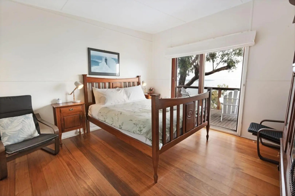 Lakescapes Cottage - 180 Degree Panoramic Views
