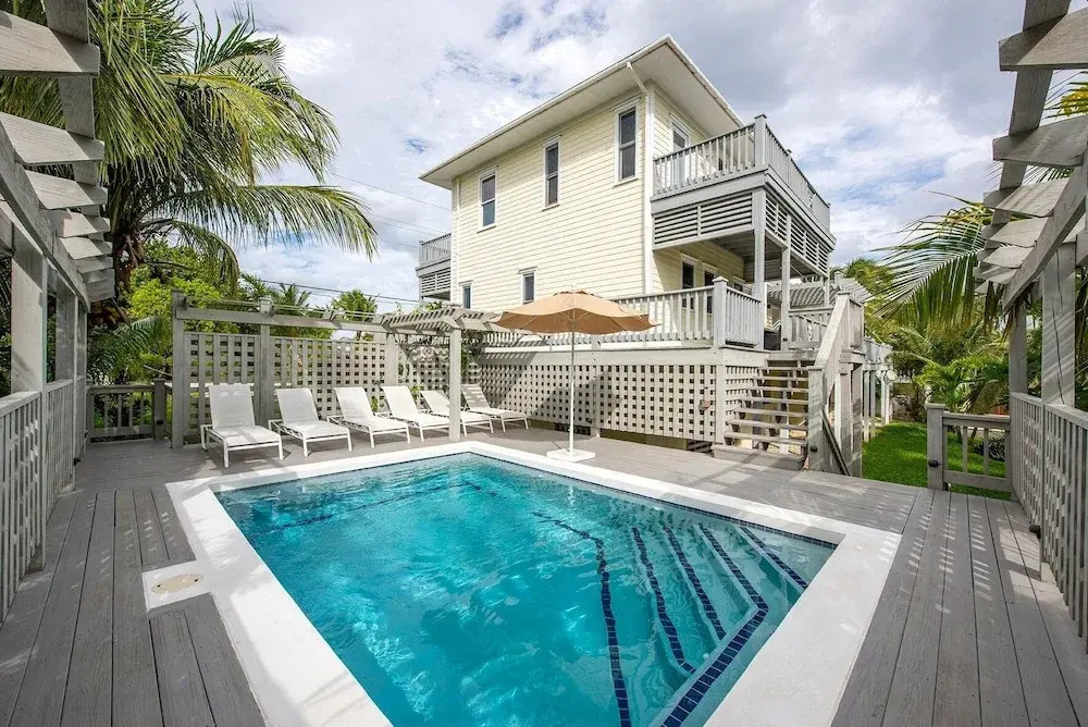 Salty Dolphin 4 Bedroom Home