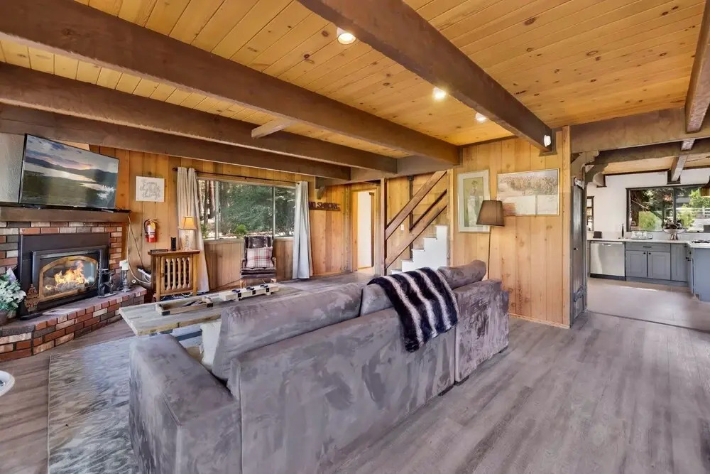 1976-bear Cabin 3 Bedroom Home by RedAwning