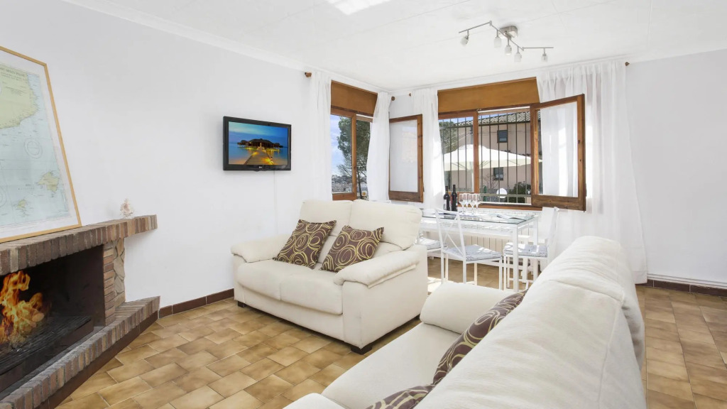 Tensi in Blanes With 5 Bedrooms and 2 Bathrooms