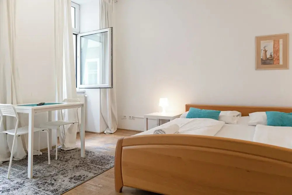 Welcoming 3BR Apt Steps From Belvedere