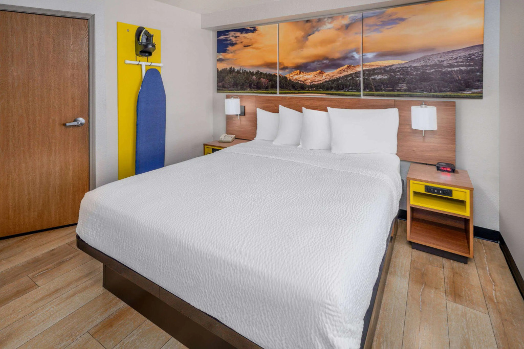Days Inn & Suites by Wyndham Greeley