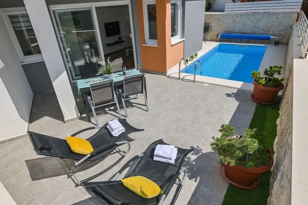 Funtastic Apartment with Private Heated Pool