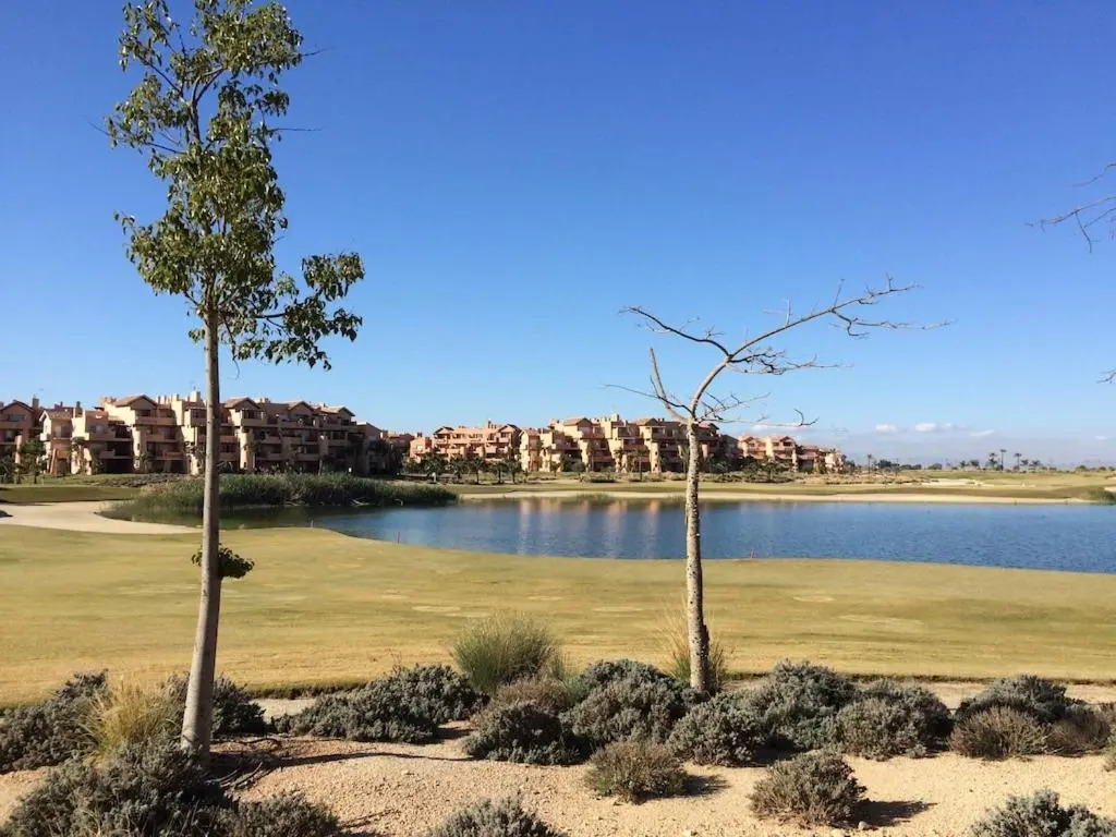 Luxury Spacious Apartment With Golf, Pool & Lake Views 5 Stars