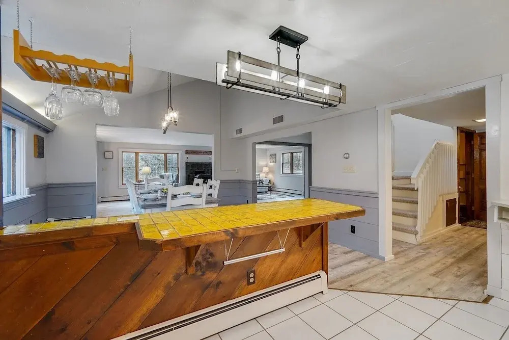 Killington Mountain Home! HotTub & 5 min to Skiing! 3 Bedroom Home by RedAwning