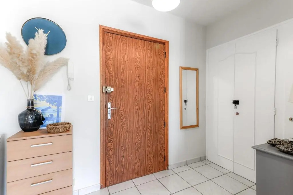 Nice studio with stunning views of the mountains near the lake