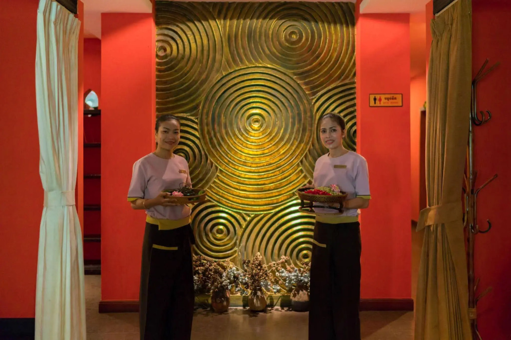 Angkor Miracle Reflection Club