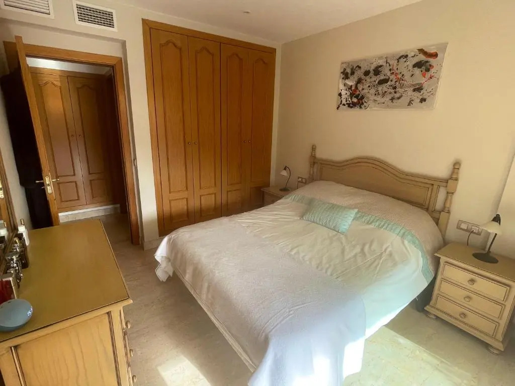 Luxury 1 bed apartment with pool and ocean views