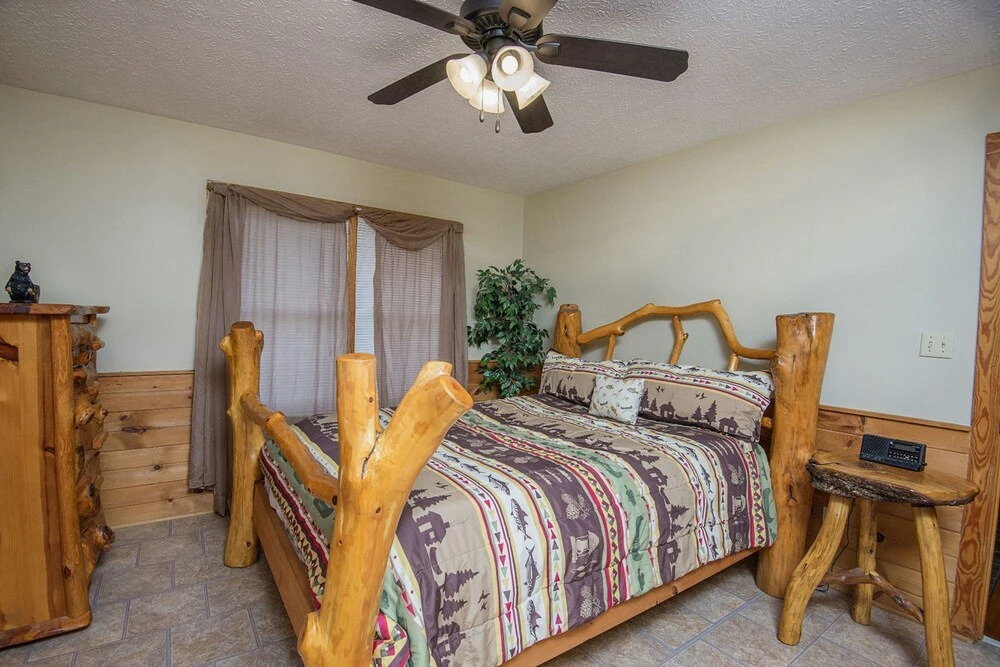 Hi-bear-nate by Eagles Ridge Resort