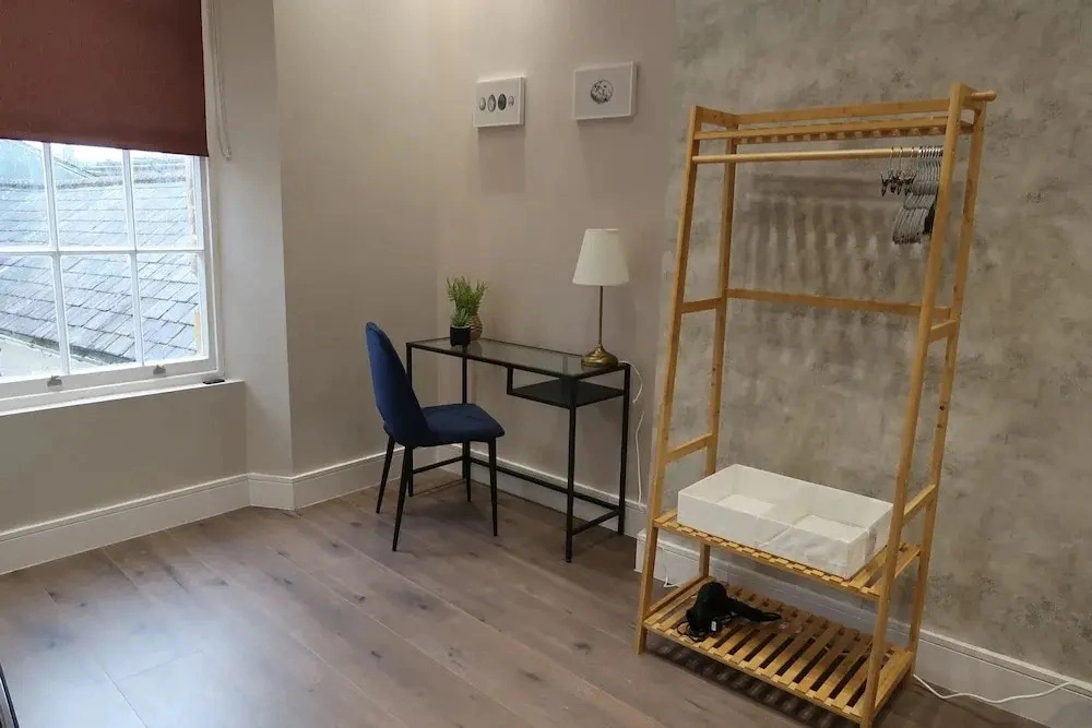 Quaint Retreat in Sherborne s Historic District