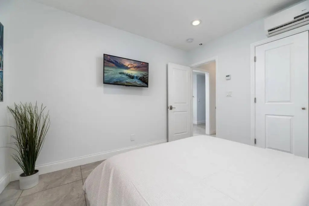 Bayshore Breeze 1 - Fort Lauderdale Beach