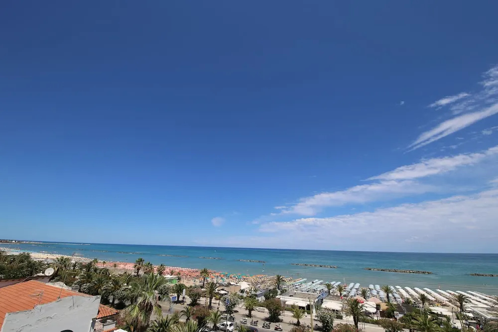 Apartment 30 Meters From the sea With 8 Beds With Full sea View