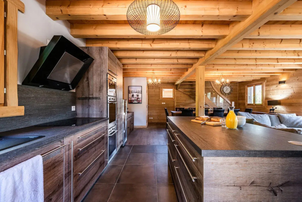 BALATA - Charming Chalet with Hot tub and Views