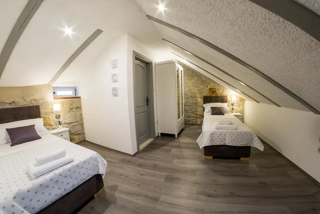 XIV Century Rooms