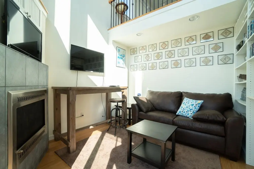 The Lighthouse 3 Br home by RedAwning