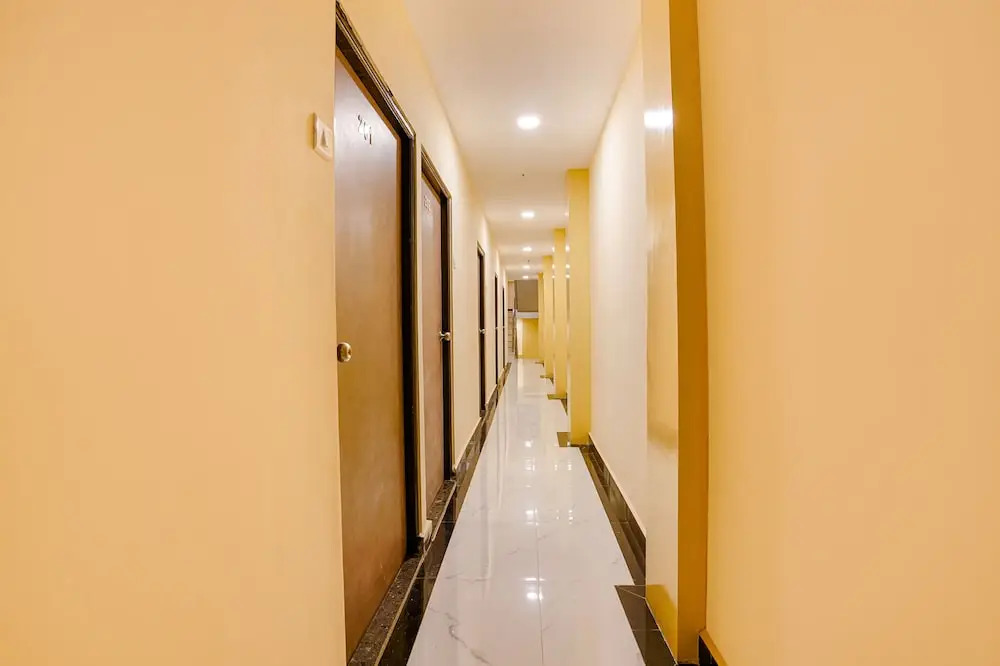 FabExpress Kurla Inn - Nr BKC