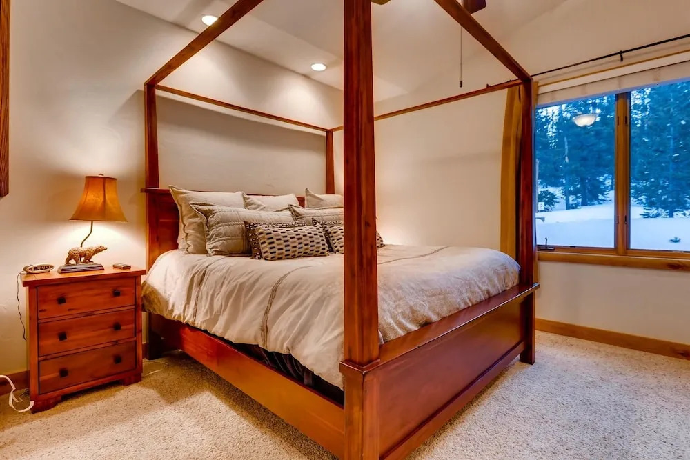 Nangle Woods  4 Bedroom Townhouse by RedAwning