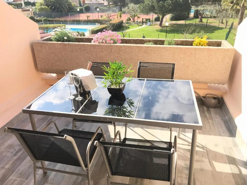 Appartement 2 pieces, renove, 2 piscines+tennis, mer, climatisation
