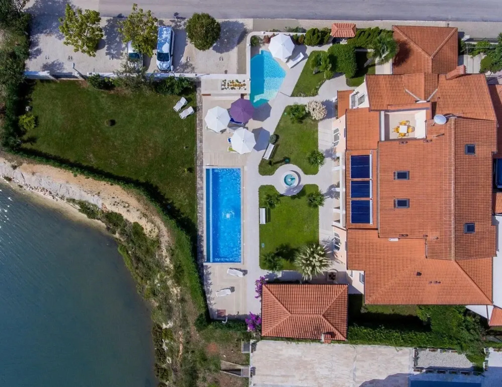 Fimi- With Swimming Pool - A2 Green