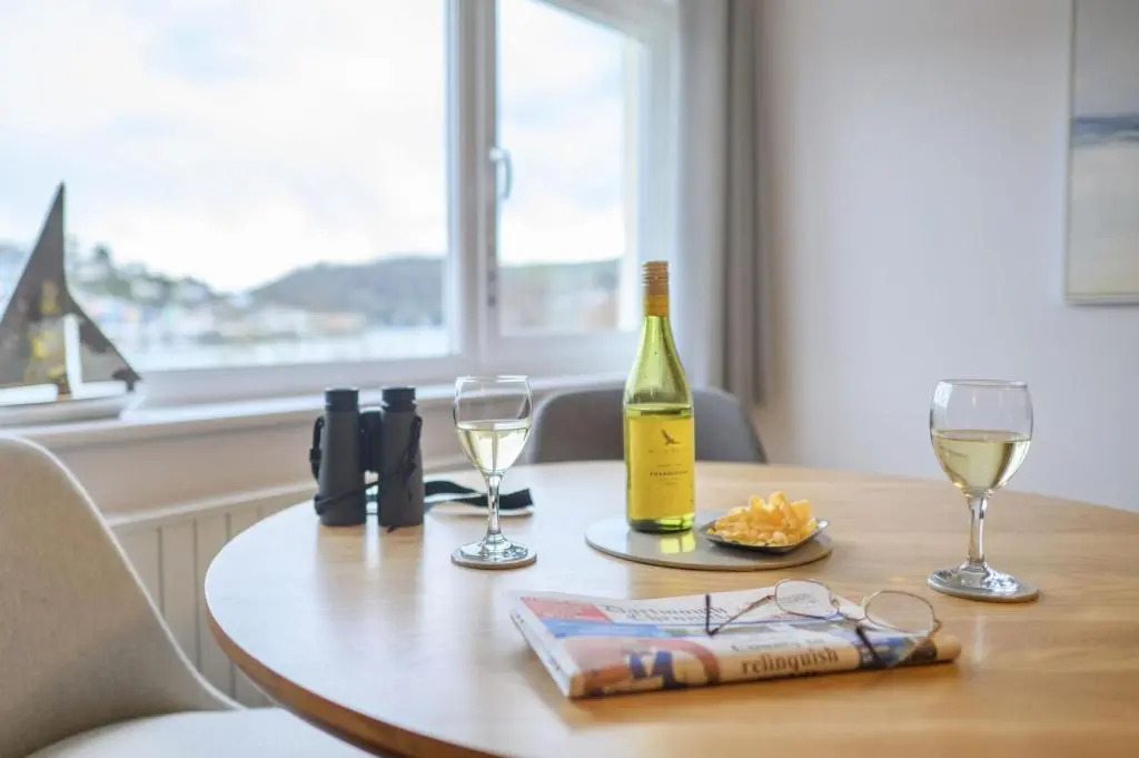 8 Mayflower Court - Apartment with river views, parking and on the level