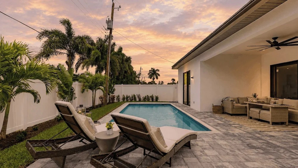Coastal Sol by Avantstay Naples Park Retreat Pool + Outdoor Kitchen + Near Vanderbilt Beach