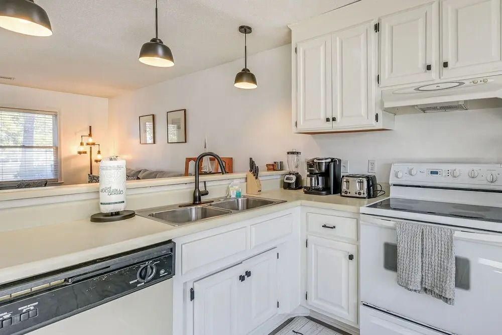 1 Mi to Beach: Cozy Grand Strand Townhome!