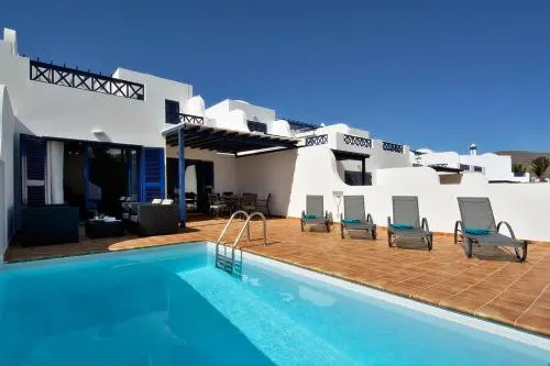 Lanza Coloradas 20, heated pool