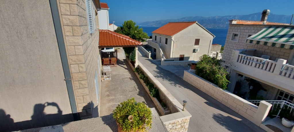 Apartment Puli - 200m from sea: Nela2  Postira, Island Brac