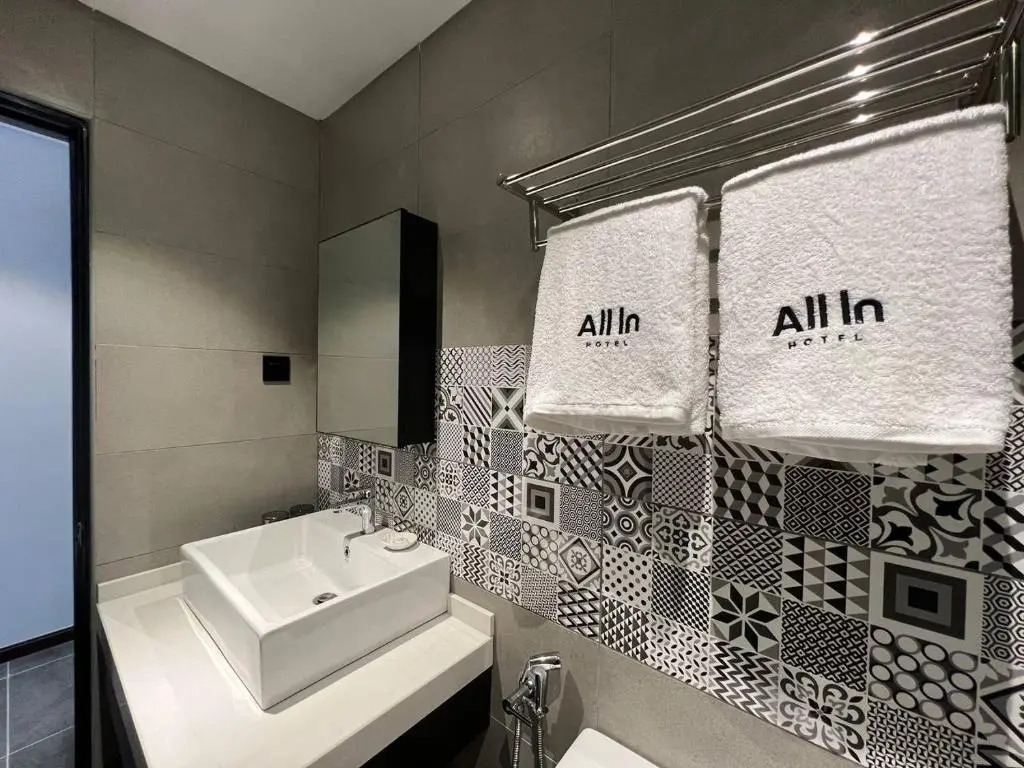 All In Hotel