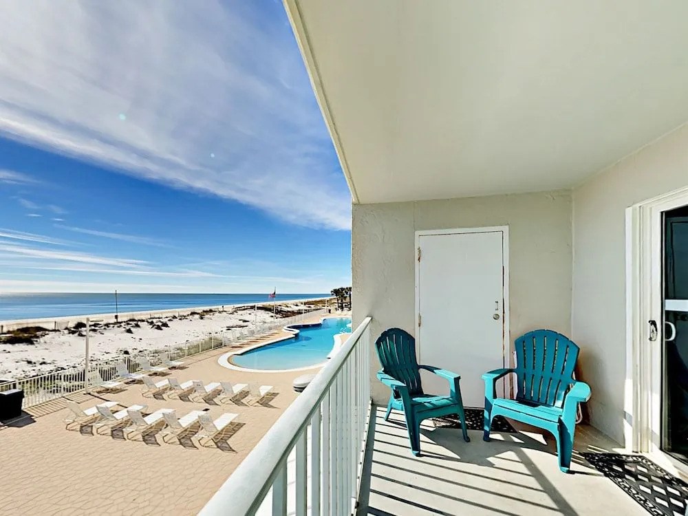 949 West Beach Condo - 2 Br condo by RedAwning