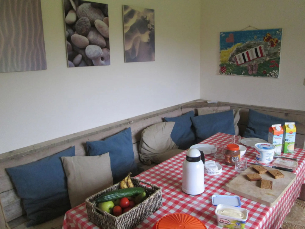 Serene Holiday Home in Saint Pierre le Vieux with Garden
