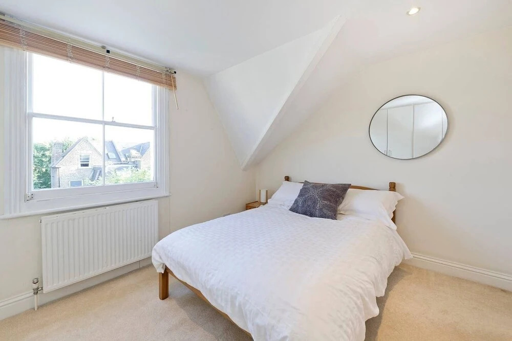 Spacious & Bright 2-bed Flat By Wandsworth Common