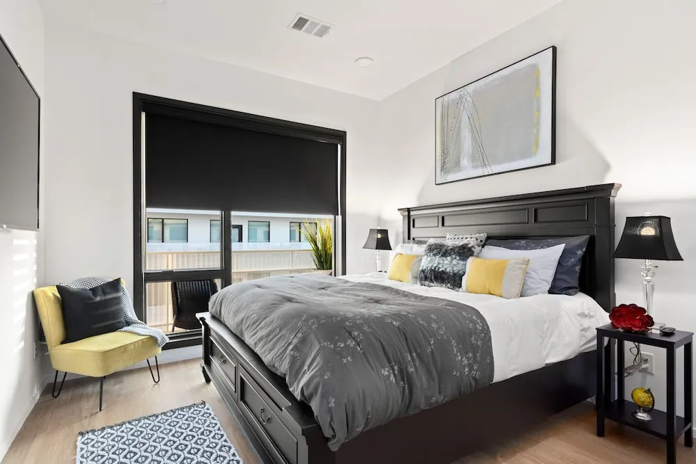 Illume Pool-view Corner Unit Nash 319 1 Bedroom Condo
