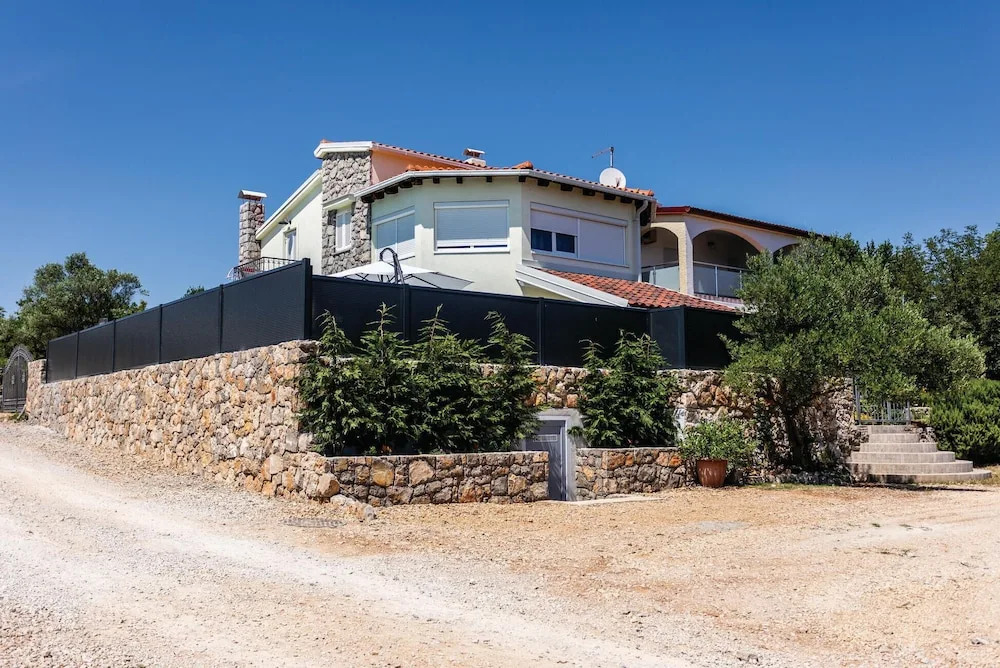 Luxurious Home In Kornic