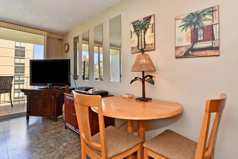 Royal Kahana #617 Studio Bedroom Condo by RedAwning