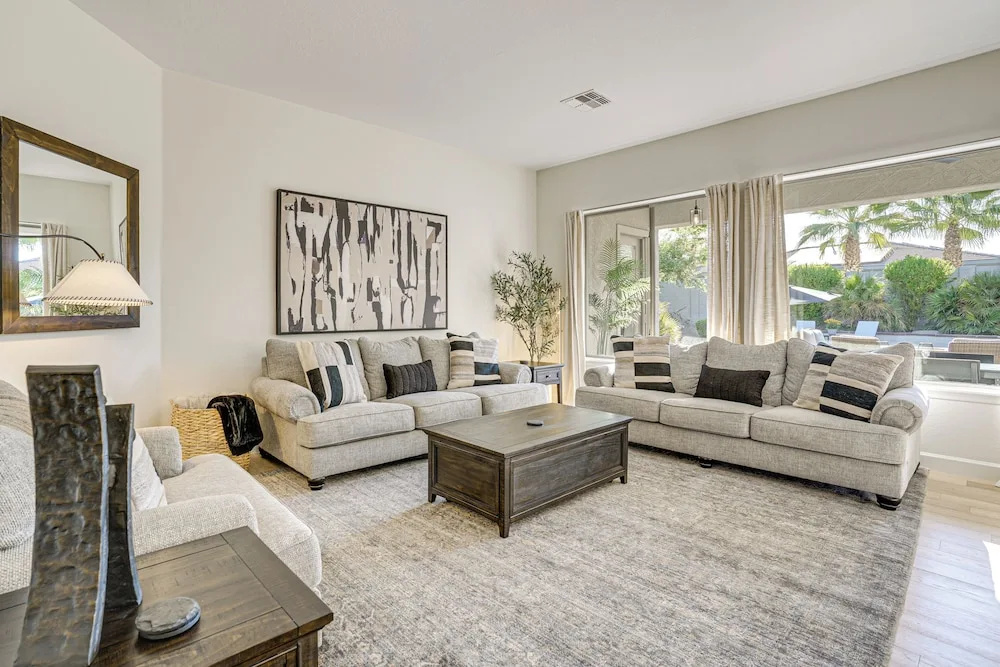 Outdoor Oasis: Spacious Family Escape in Goodyear!