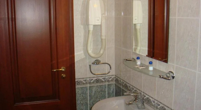 Elegance Hotel