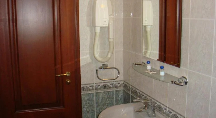 Elegance Hotel