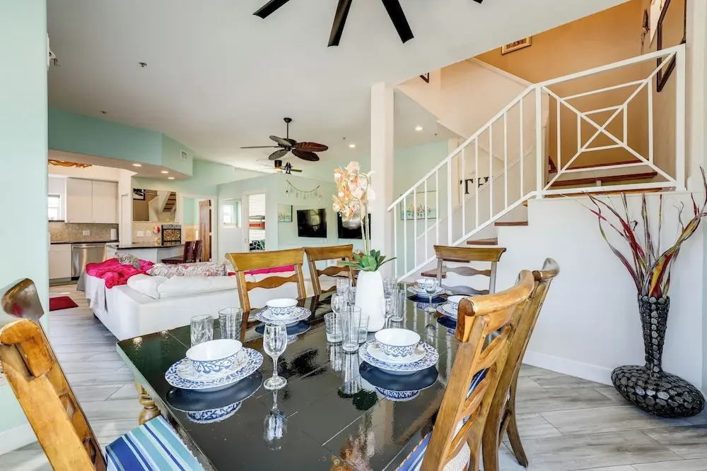 Colorful Townhome, Steps to Clearwater Beach!