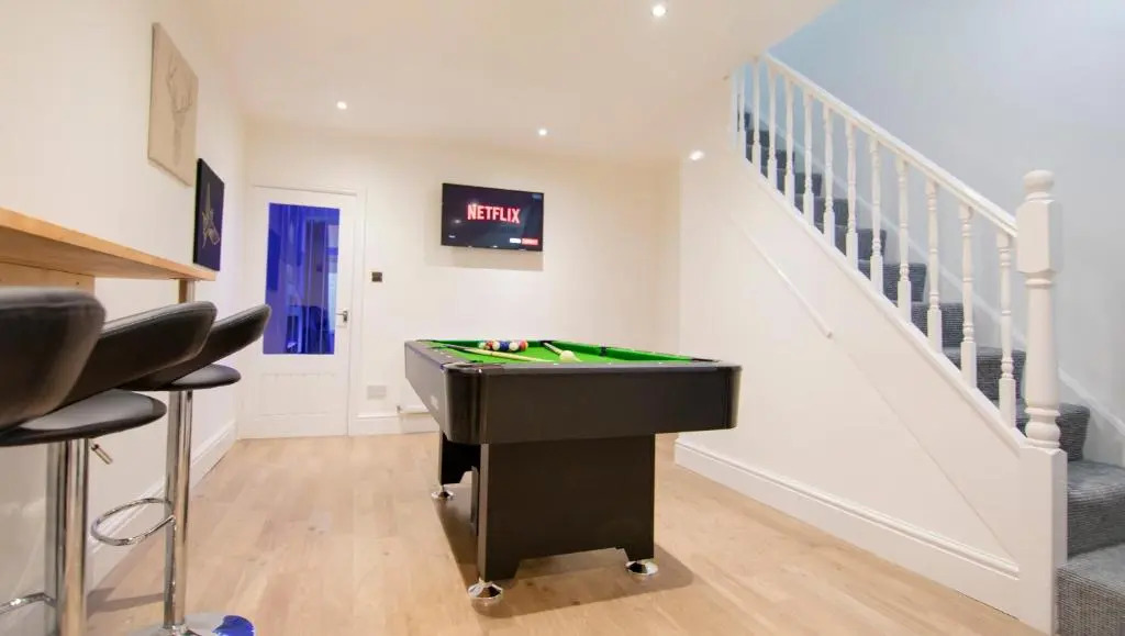 Stunning Bolton Abode - Pool Table