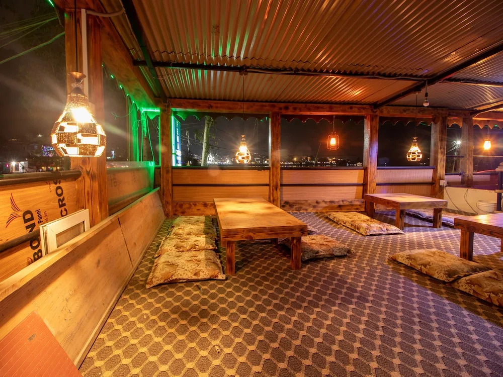 OYO 225 Hotel Fewa Corner