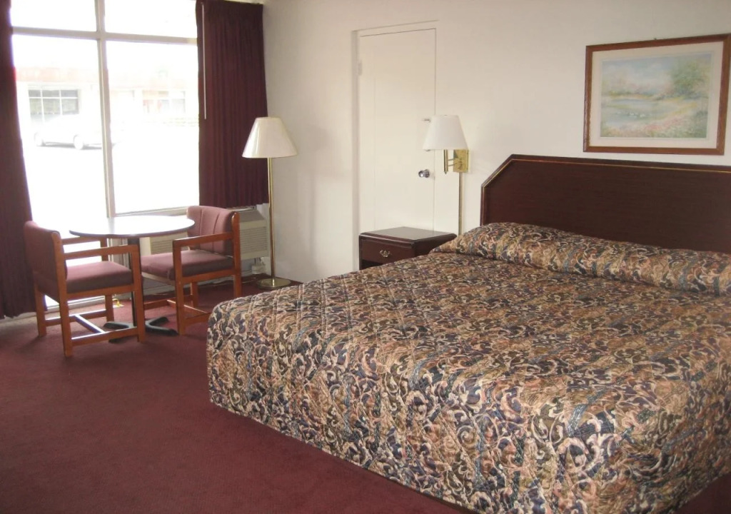 Sands Central Inn Hot Springs