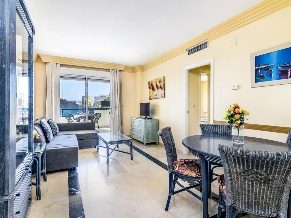 Pet Friendly apartment on the beach 306